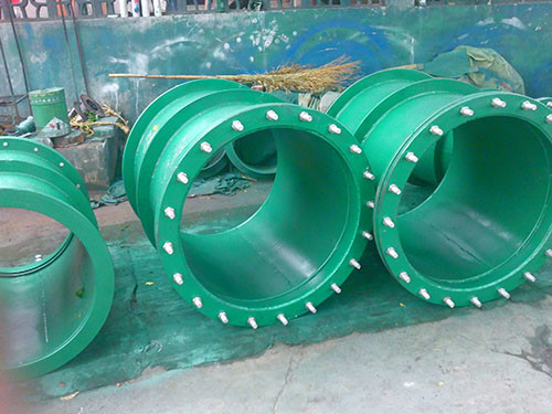 廣西省來賓市象州縣大口徑柔性人防套管噴涂現場